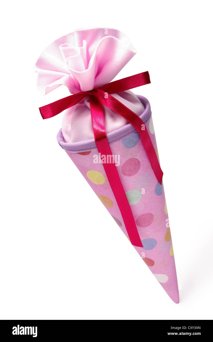 Rosa o schultuete cono escolar lleno de regalos y dulces Fotografía de  stock - Alamy