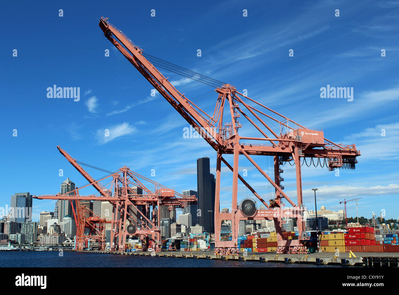 Paseo Marítimo y del puerto de muelles y astilleros, Elliott Bay State, Seattle, Washington, EE.UU. Foto de stock