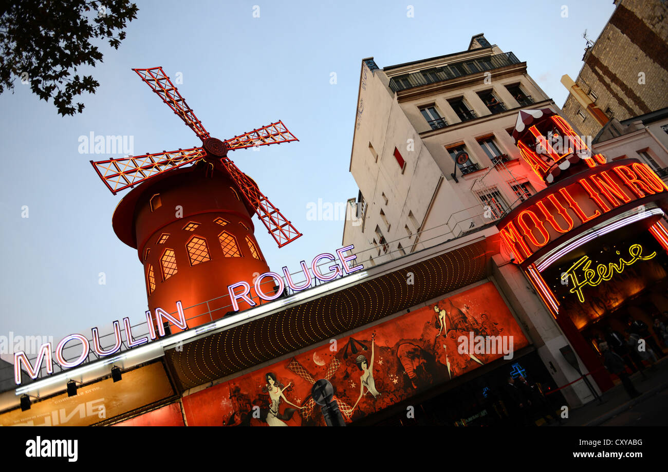 El Moulin Rouge, París, Francia Foto de stock