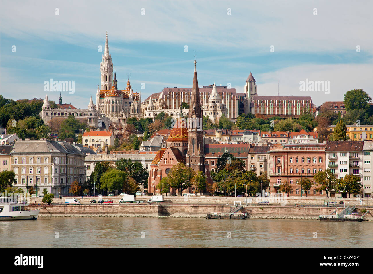 Budapest - la catedral de San Mateo, y la iglesia de Calvino Foto de stock