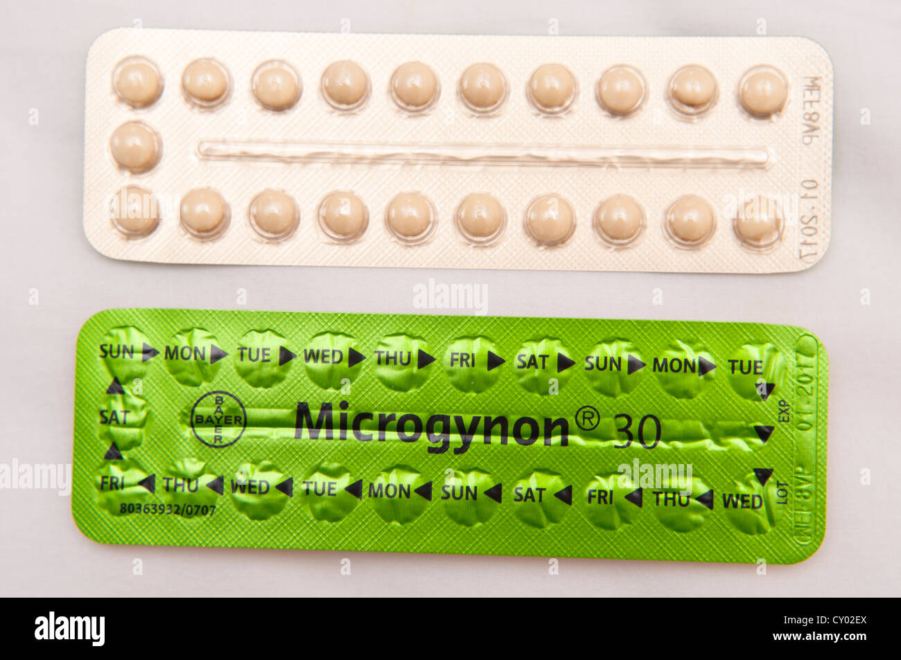Píldora anticonceptiva Microgynon Foto de stock