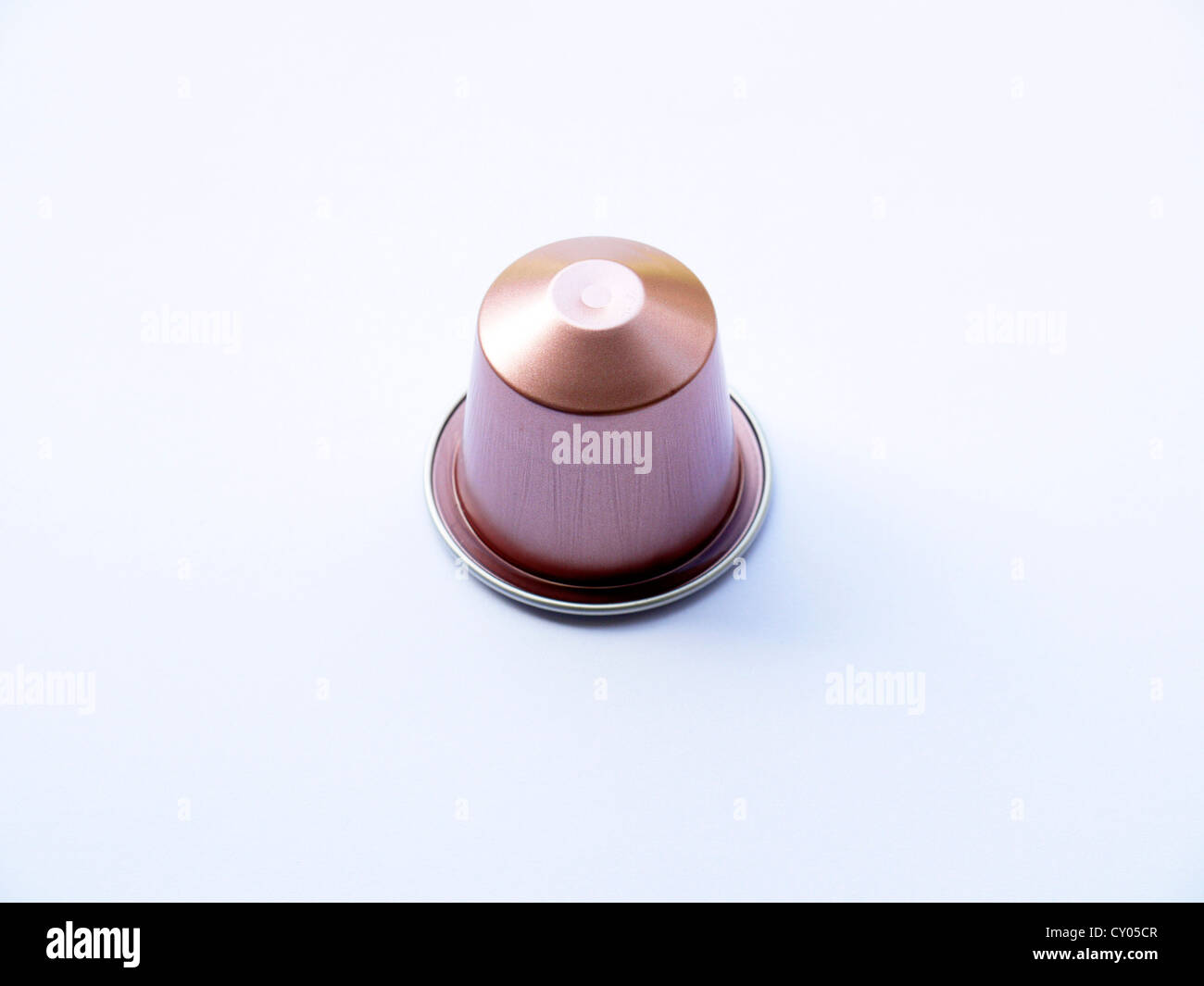 Una cápsula de Nespresso Rosabaya de Colombia sobre un fondo blanco  Fotografía de stock - Alamy