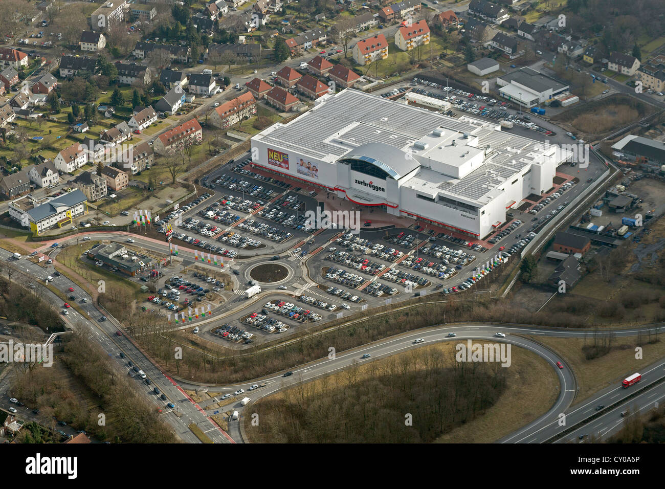 Vista aérea, nueva ubicación de la empresa de muebles Zurbrueggen, mueblería, aparcamiento, Herne, área de Ruhr Foto de stock