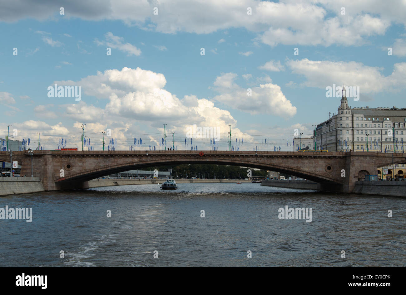 Puente Kamenny Bolshoi, Moscú Bolshoi Kamenny Bridge es un puente de arco de acero más río Moskva, Moscú, Rusia. Construido en 1938. Foto de stock