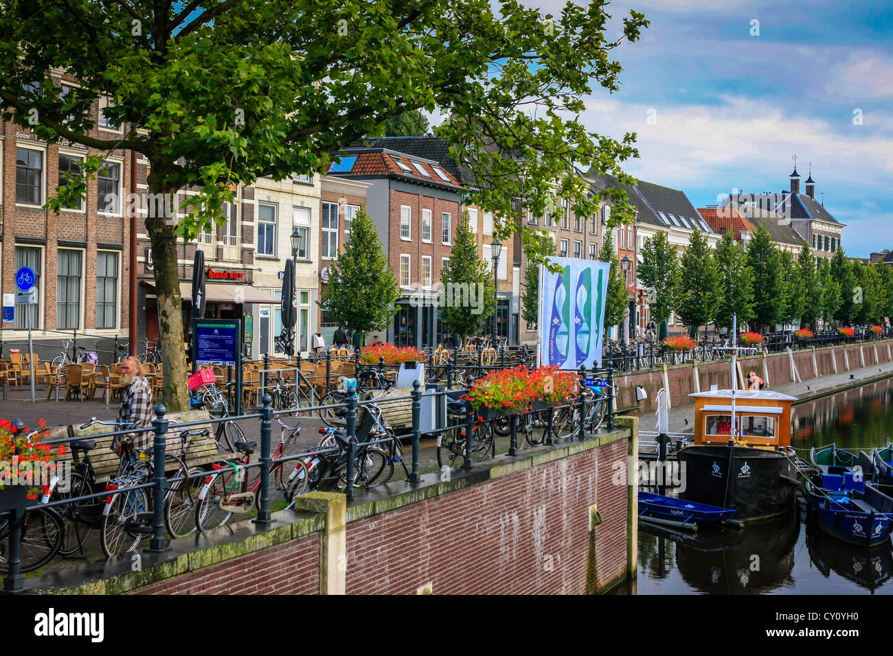 Vista Desde El Vismarkt Straat Puente En Breda Holanda Fotografia De Stock Alamy