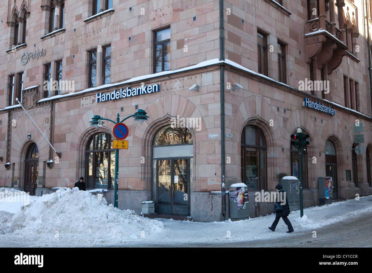 Banco en el centro de Helsinki Foto de stock