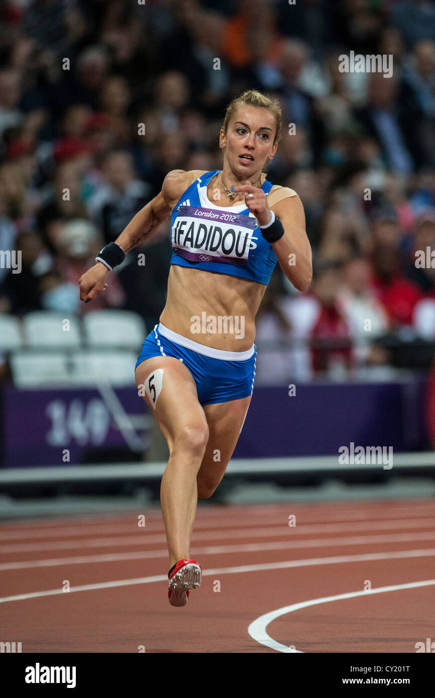 Sofia Ifadidou (GRE) compitiendo en el heptathlon de mujeres 200m en el verano de los Juegos Olímpicos de Londres 2012 Foto de stock