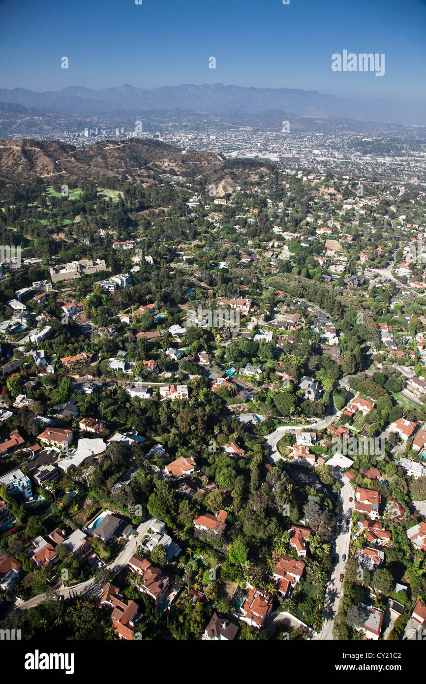 Vista a través de los hogares en las colinas de Hollywood, Los Angeles. Foto de stock