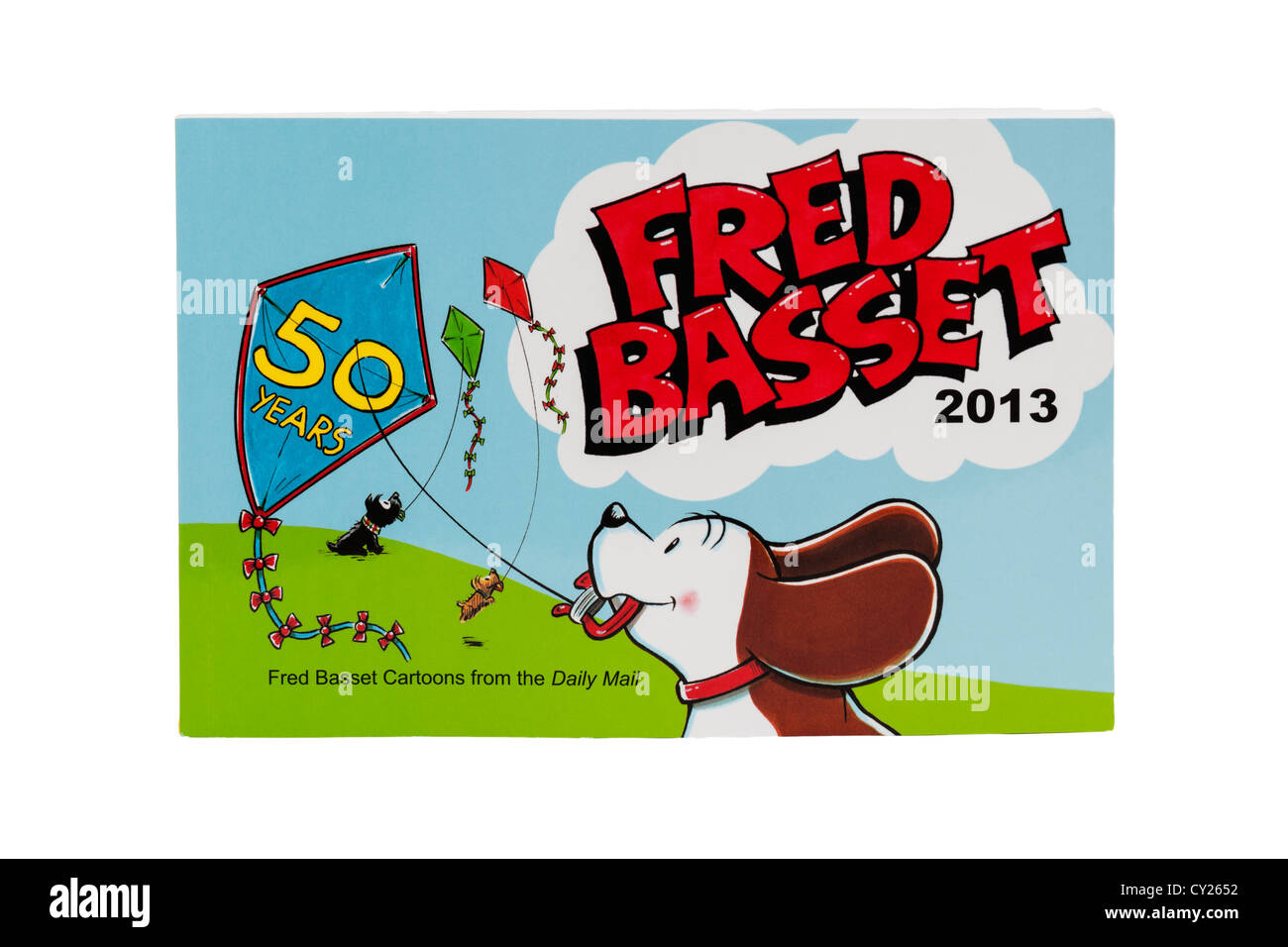 Un 2013 Fred Basset libro celebra 50 años de Fred Basset caricaturas sobre un fondo blanco. Foto de stock