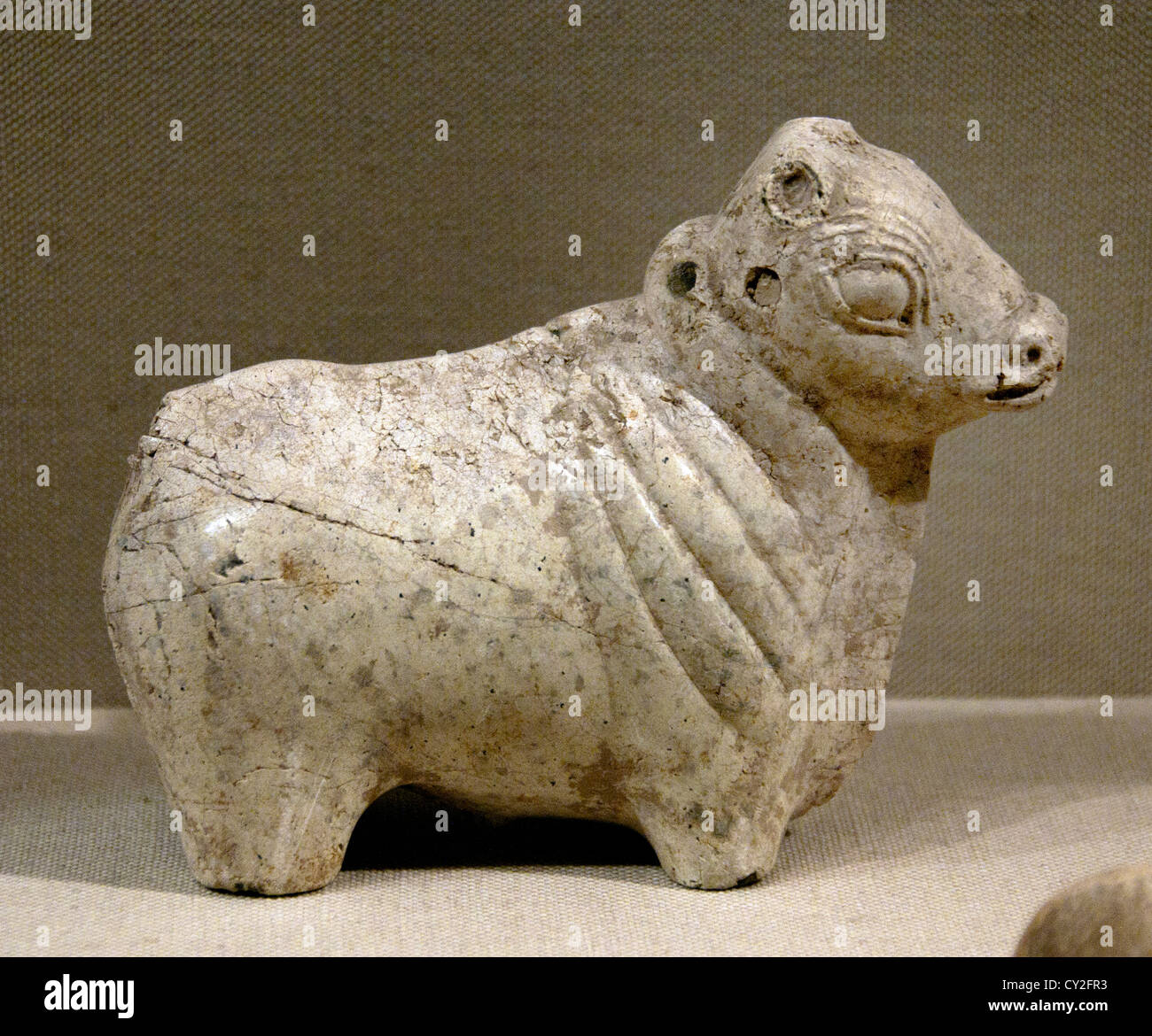 La figura de un Toro Maduro Harappa 2600 - 1900 BC del valle del Indo (Pakistán y Noroeste de la India ) Serpentina de piedra de 15 cm. Foto de stock