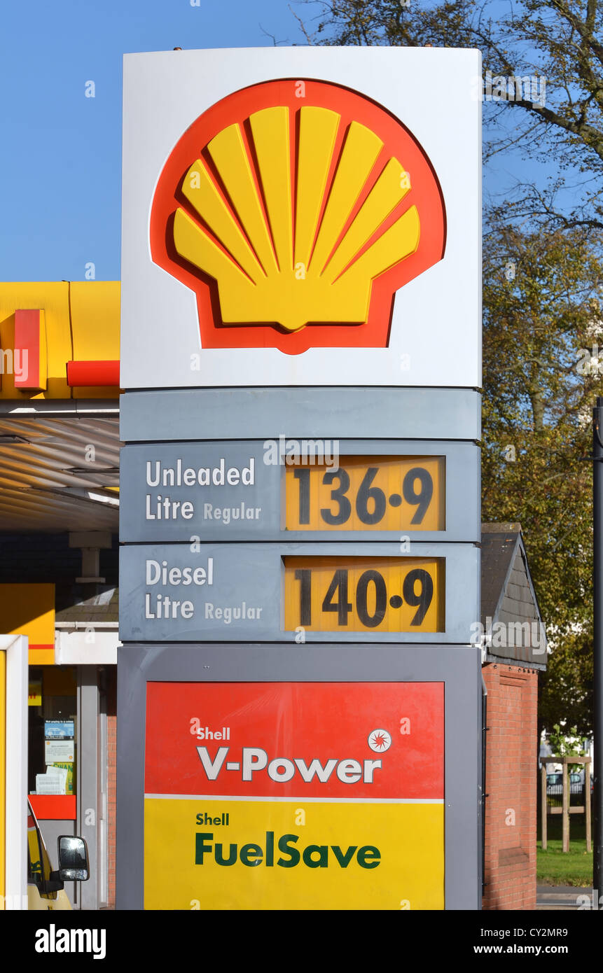 Gasolinera Shell signo, Leamington Spa, Warwickshire, REINO UNIDO Foto de stock