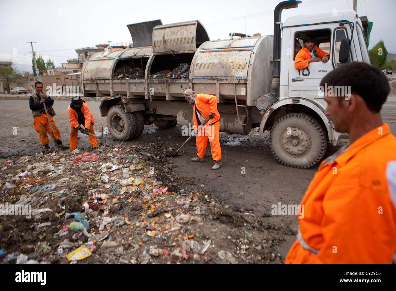 Recolección de basura en Kabul, Kabul, Foto de stock