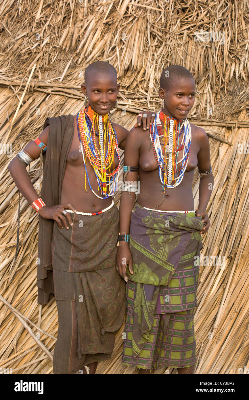 African Tribe Girls Fotografías E Imágenes De Alta Resolución Alamy 