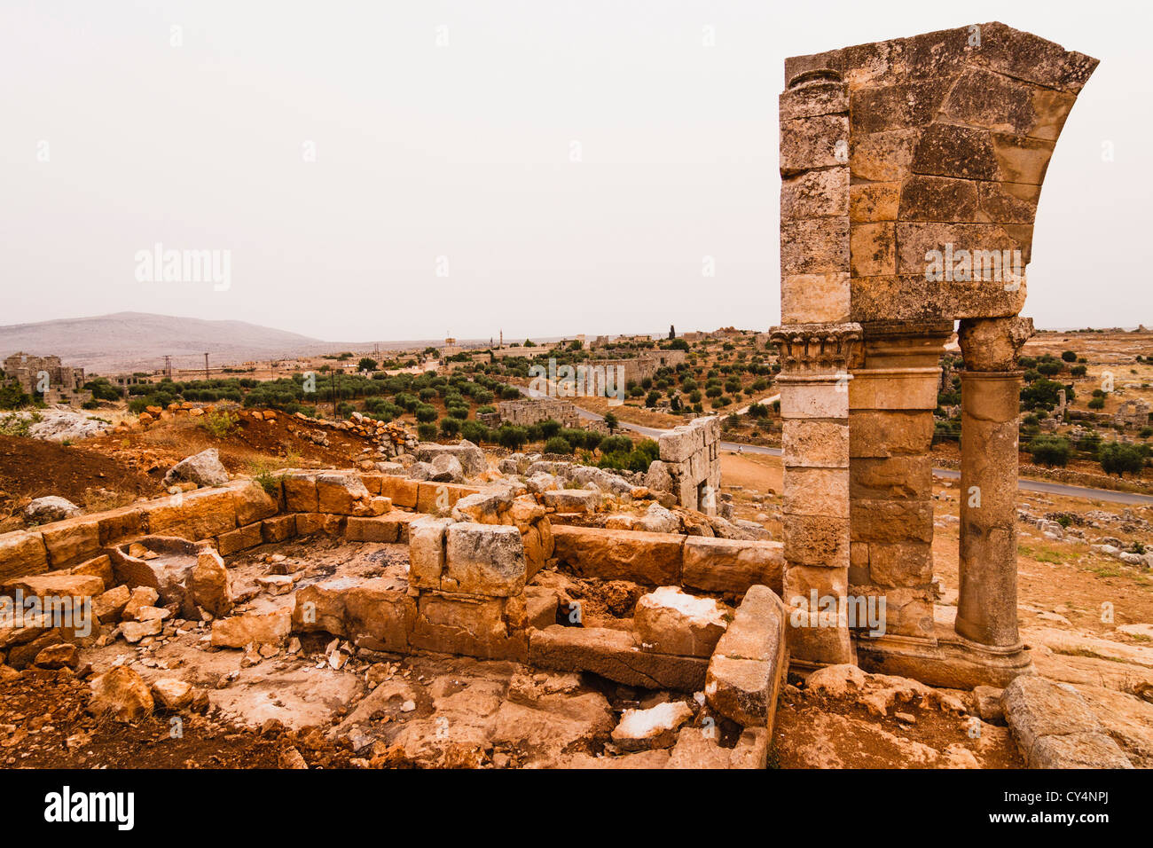 Ruinas de Deir Samaan ciudad muerta. Cerca de Aleppo, Siria Foto de stock