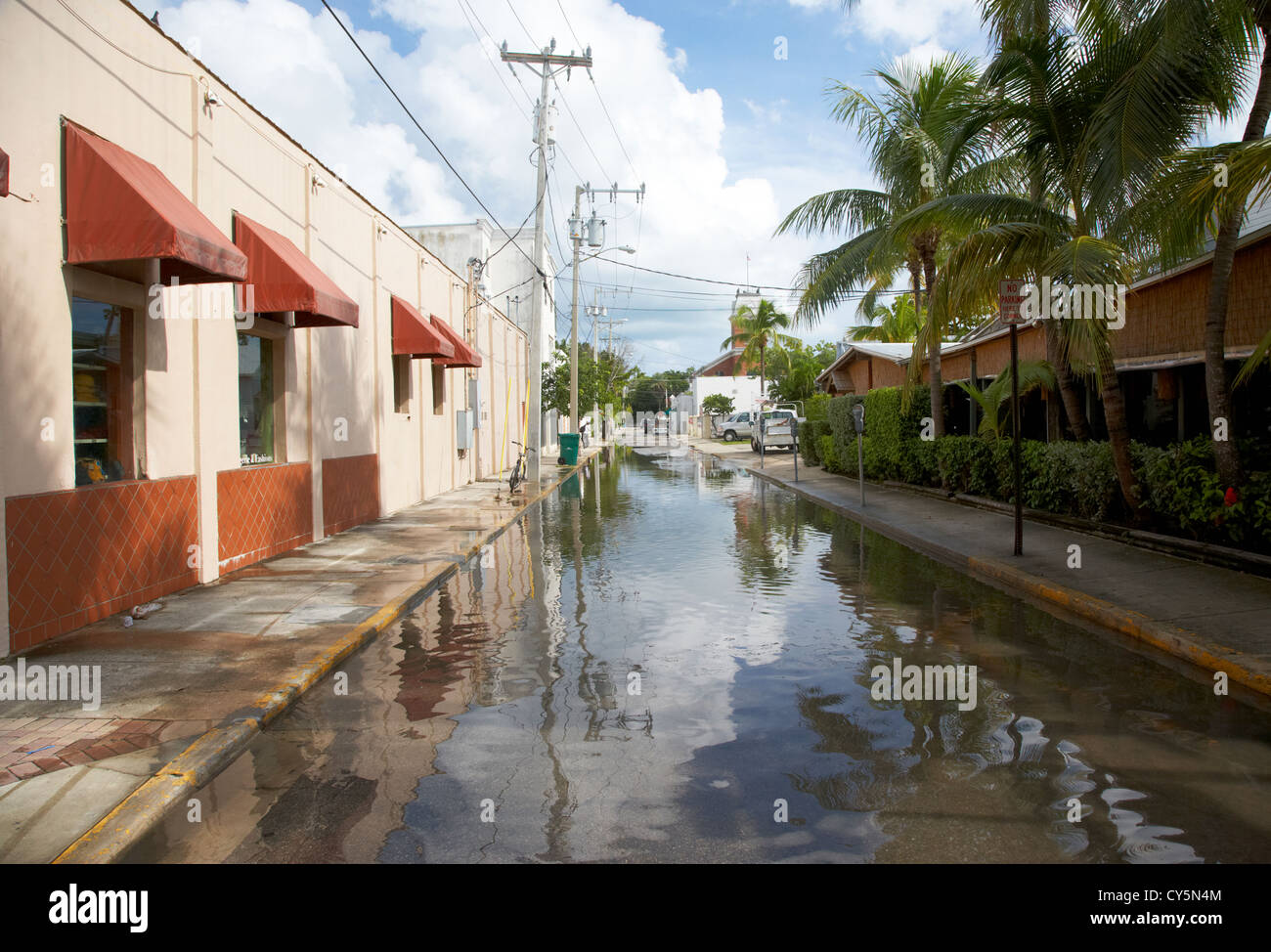 Calles inundadas por las lluvias torrenciales, Key West, Florida, EE.UU. Foto de stock