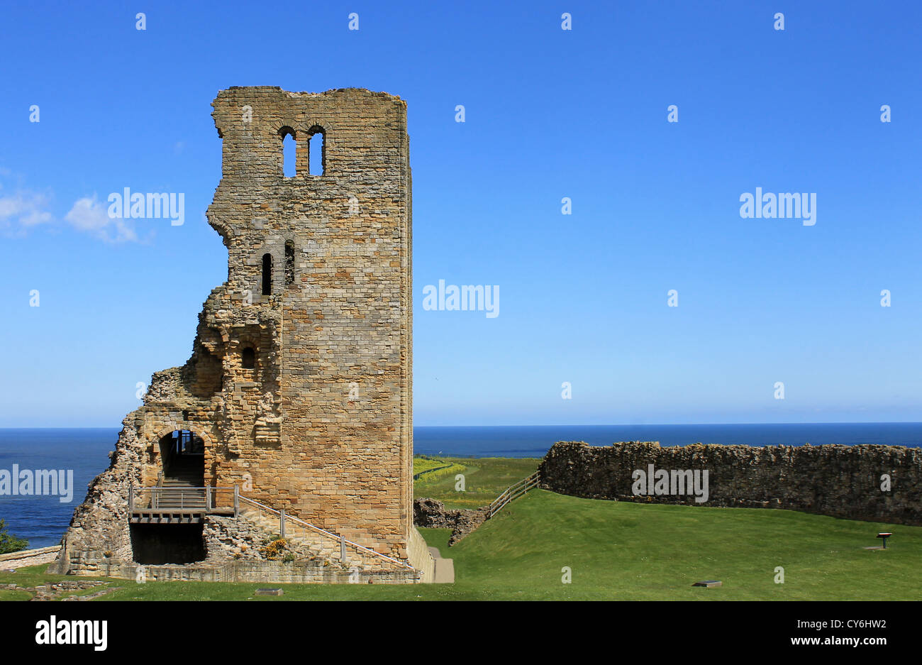 El exterior de las ruinas del castillo de Scarborough, North Yorkshire, Inglaterra. Foto de stock