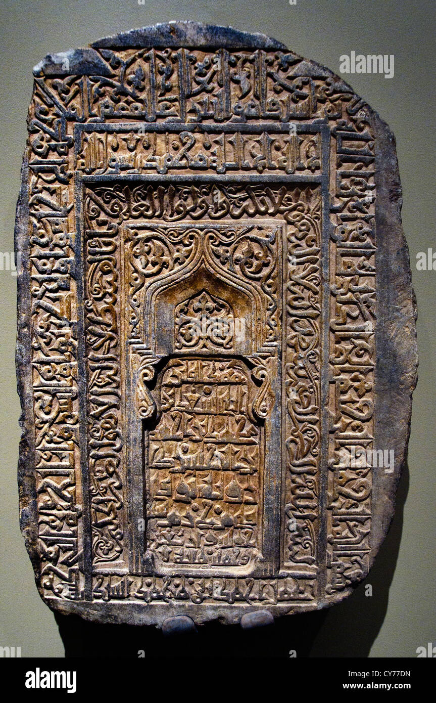 Lápida de Abu Sa'd ibn Muhammad ibn Ahmad al Hasan Ahmad ibn Muhammad Astak 1150 Irán Yazd irán 56 cm de mármol Foto de stock