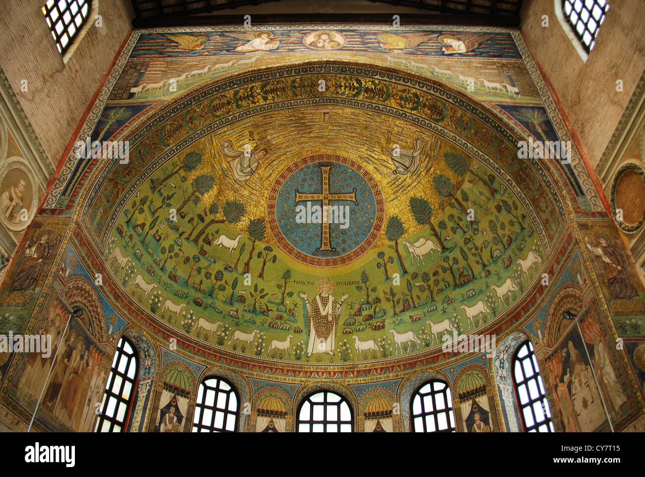 Basílica de San Apolinar en Classe, el mosaico de la Iglesia de Rávena