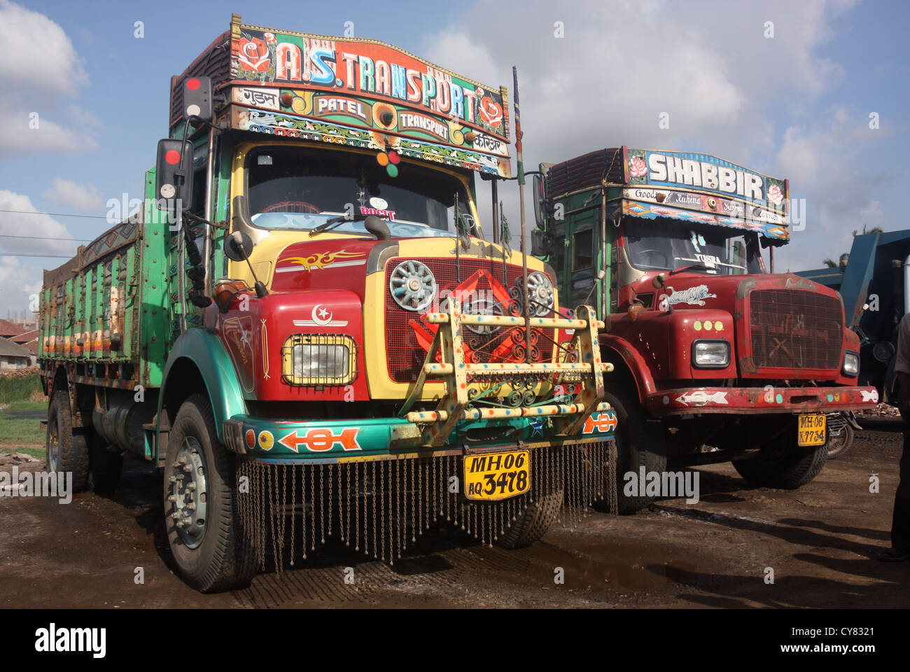 Decorated indian tata truck on fotografías e imágenes de alta resolución -  Alamy