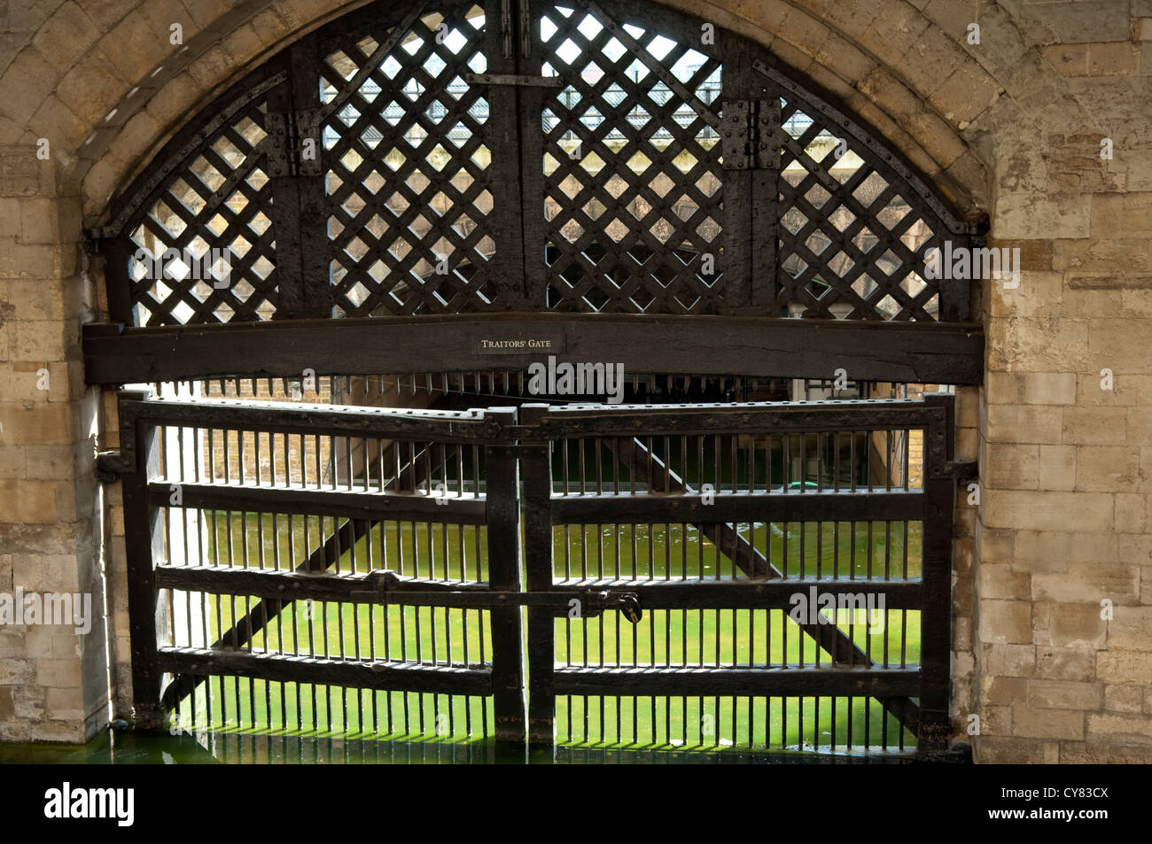 Puerta de Traidores la entrada a la Torre de Londres Fotografía de stock -  Alamy