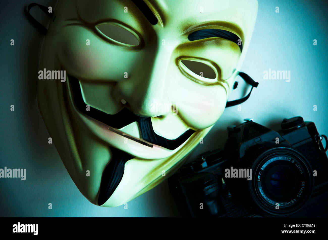 Máscara de V de Vendetta Guy Fawkes anónimo con cámara Foto de stock