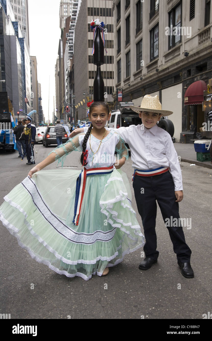 Paraguayan dance fotografías e imágenes de alta resolución - Alamy