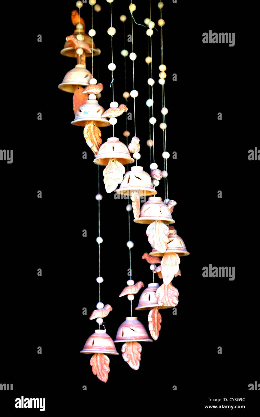 Conchas de Mar colgantes decorativos decoración interior cadena molusco molluscans de stock - Alamy