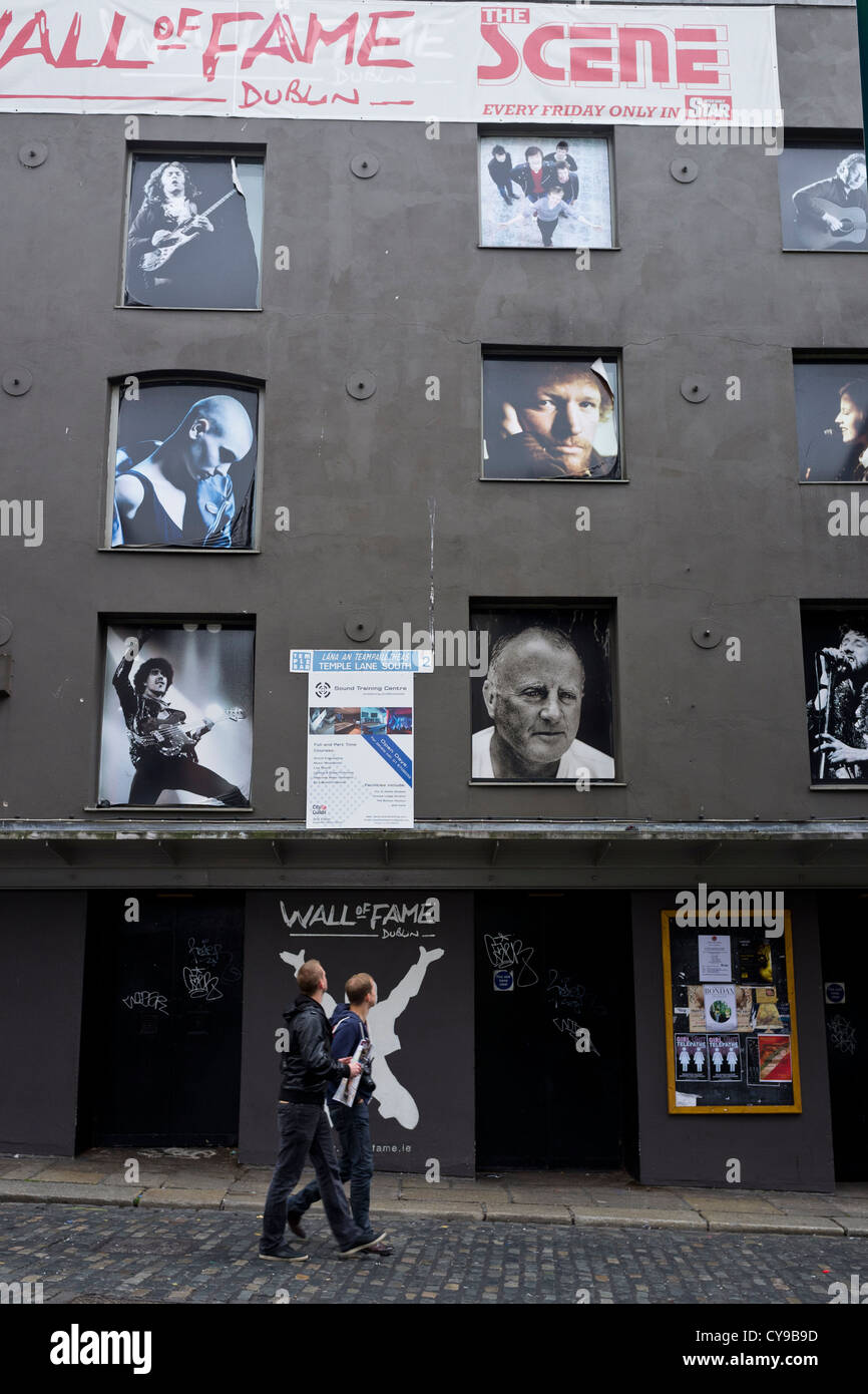 Pared de la Fama en la zona de Temple Bar de Dublín, Irlanda. Foto de stock