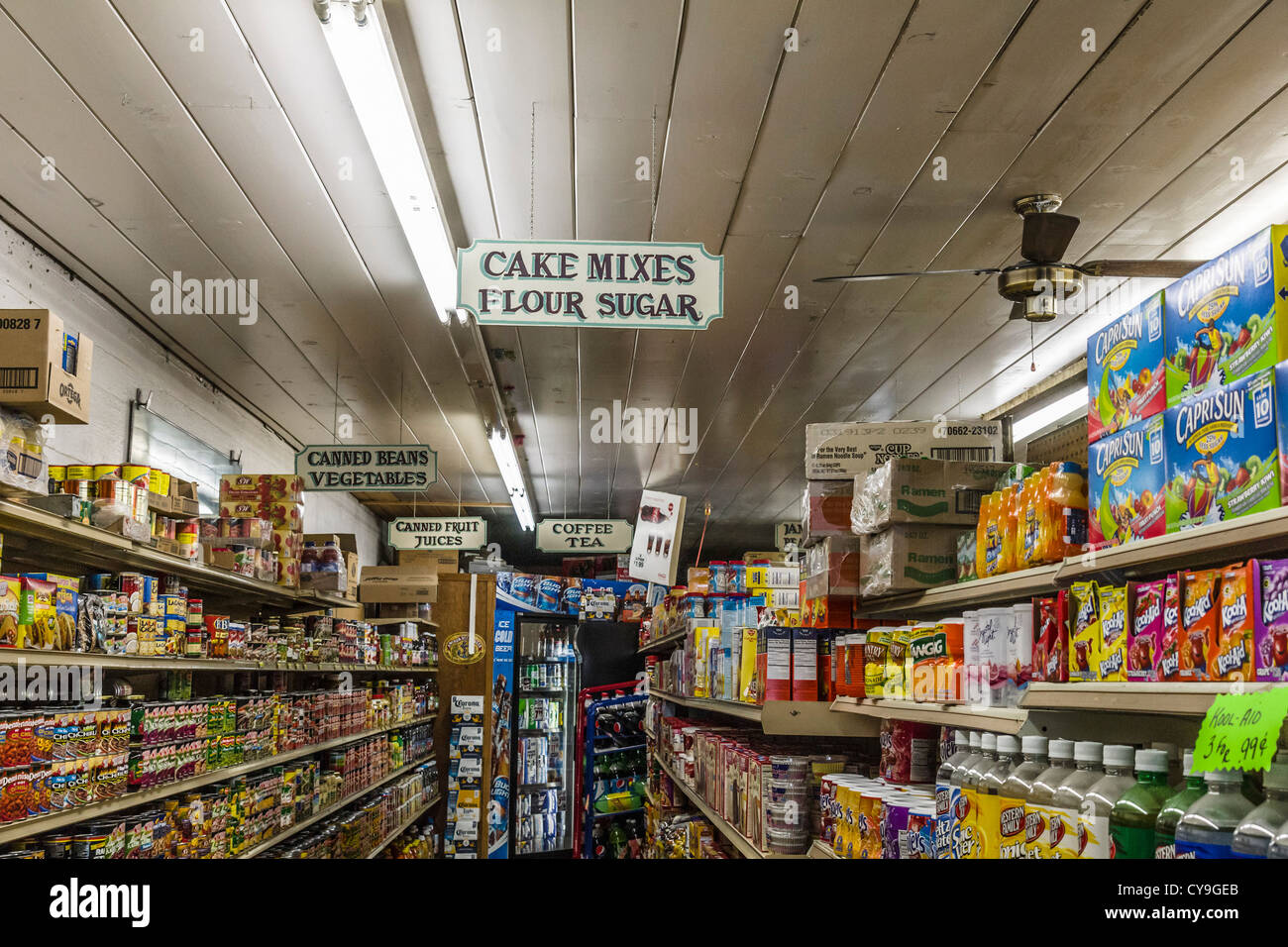 Jamestown, California - goldrush histórica barriada cerca de la 'motherlode' minas. Dentro del supermercado, de estilo antiguo. Foto de stock