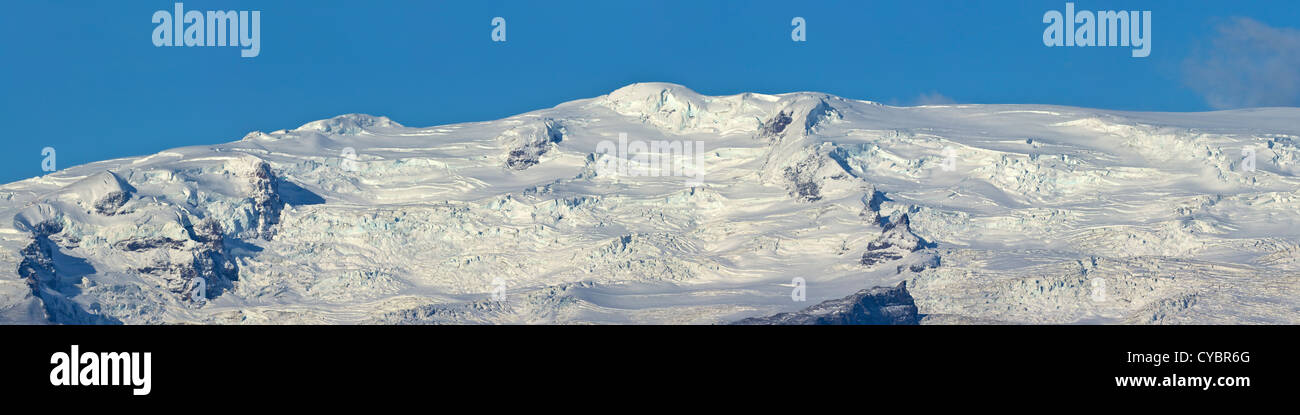 Foto Panorámica de los glaciares y la nieve sobre el casquete de hielo masiva de Vatnajokull cerca de Jokulsarlon, Islandia Foto de stock