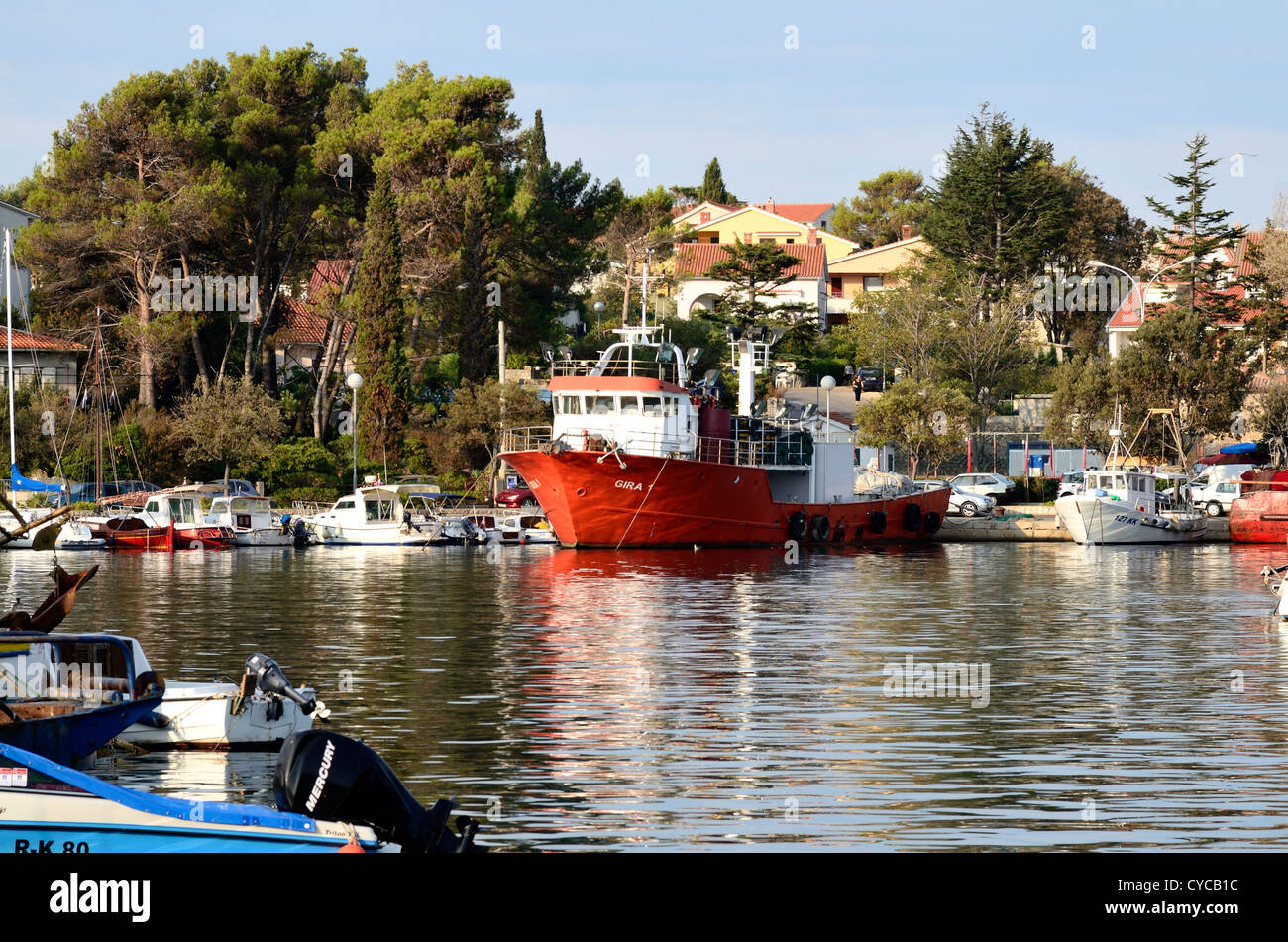 Cortadores en el puerto de KRK en Croacia Foto de stock
