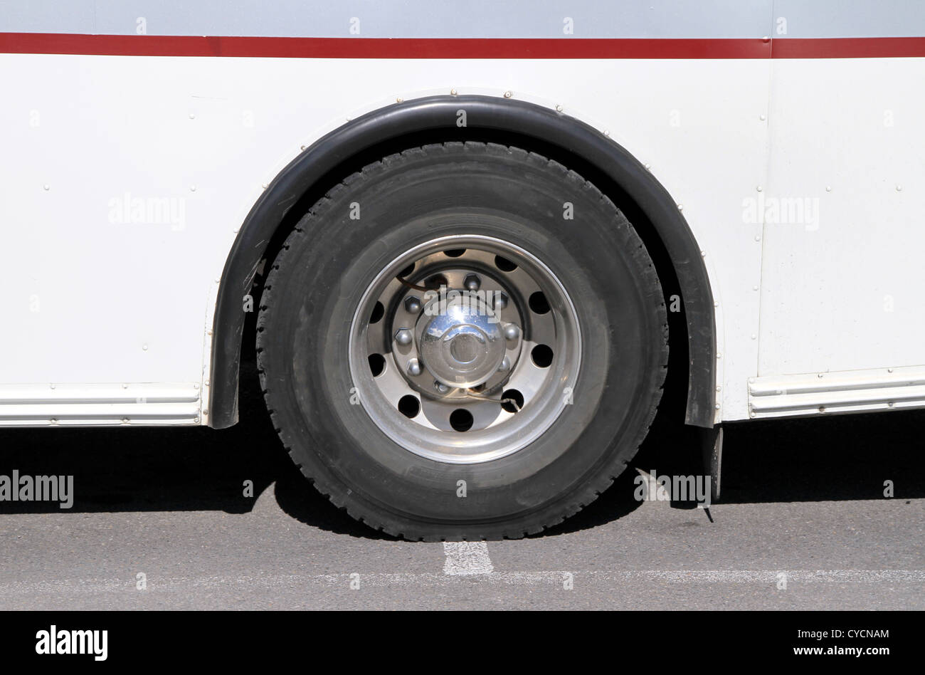 Bus wheel tire fotografías e imágenes de alta resolución - Alamy