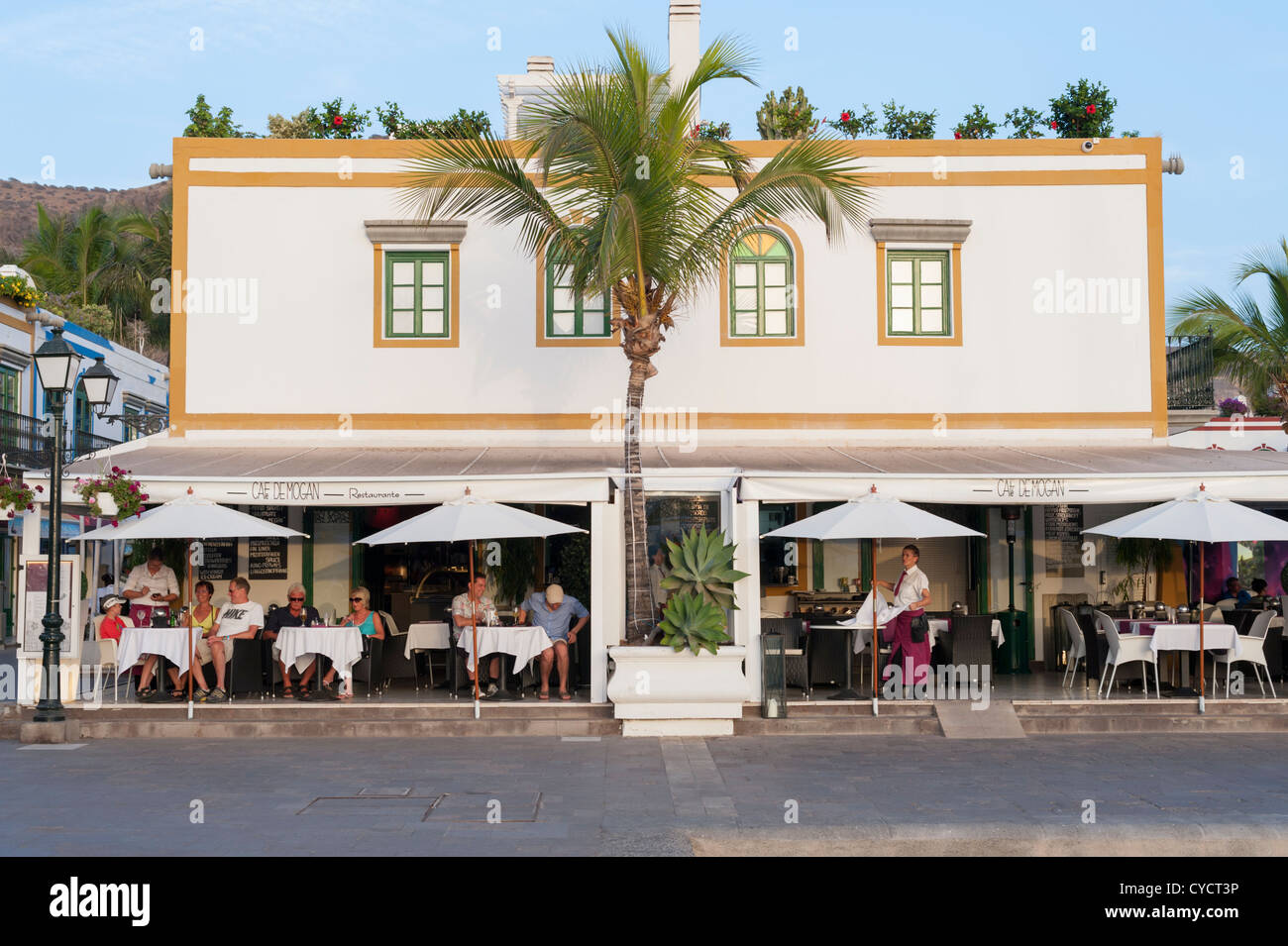 Restaurant puerto de mogan fotografías e imágenes de alta resolución - Alamy