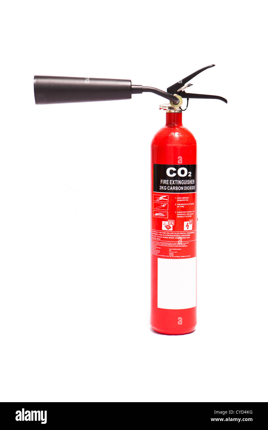 Extintor de incendios de juguete rojo sobre fondo blanco. Artesanía en casa  Fotografía de stock - Alamy
