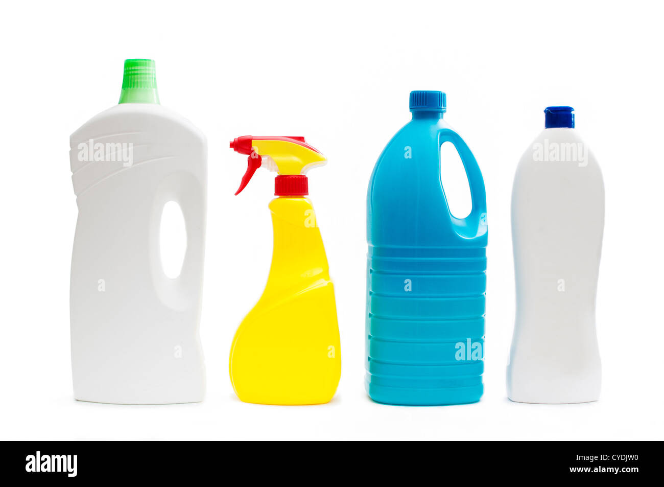 Canasta llena de botellas de plástico para productos de limpieza Fotografía  de stock - Alamy