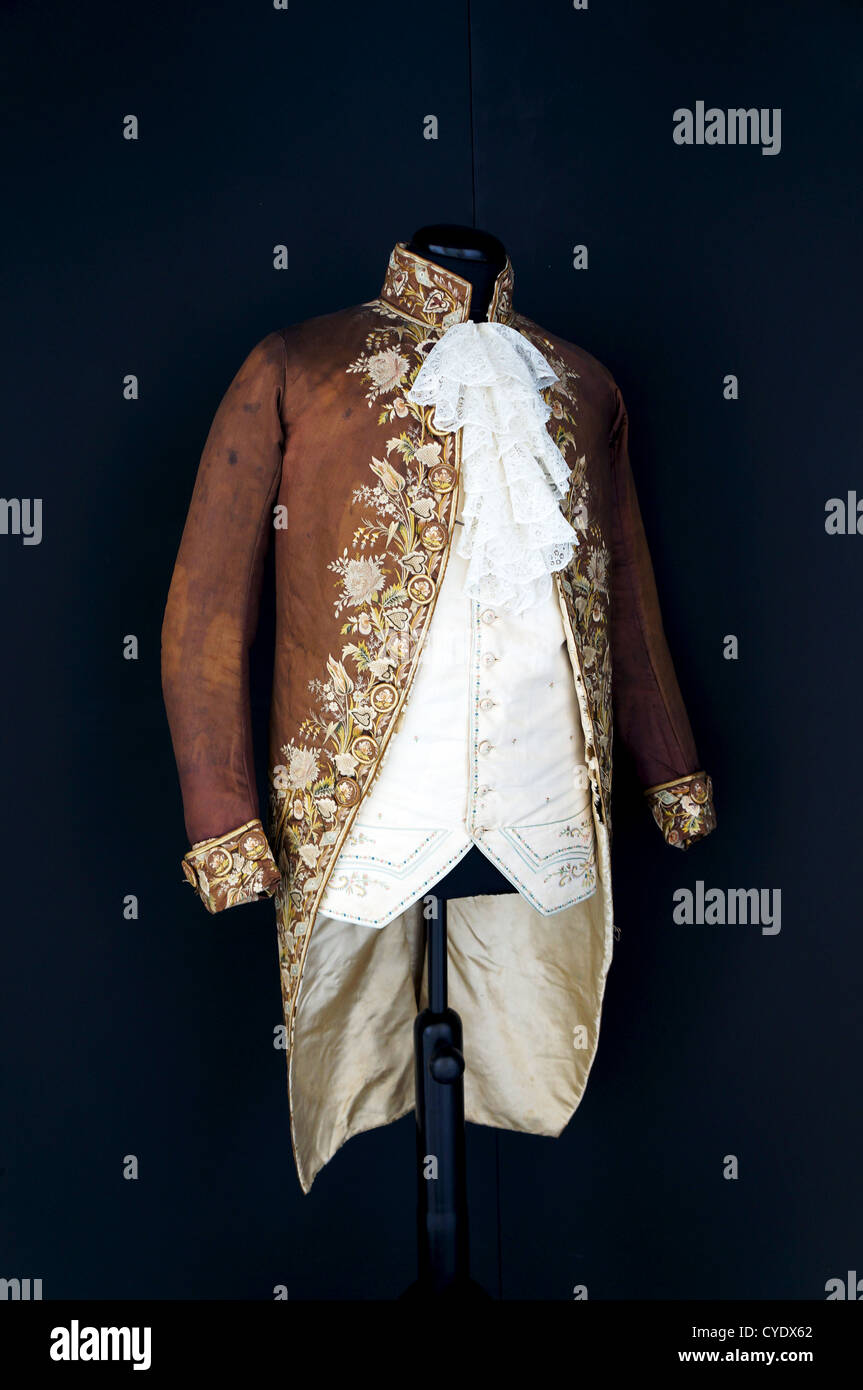 Trajes outlet antiguos hombre
