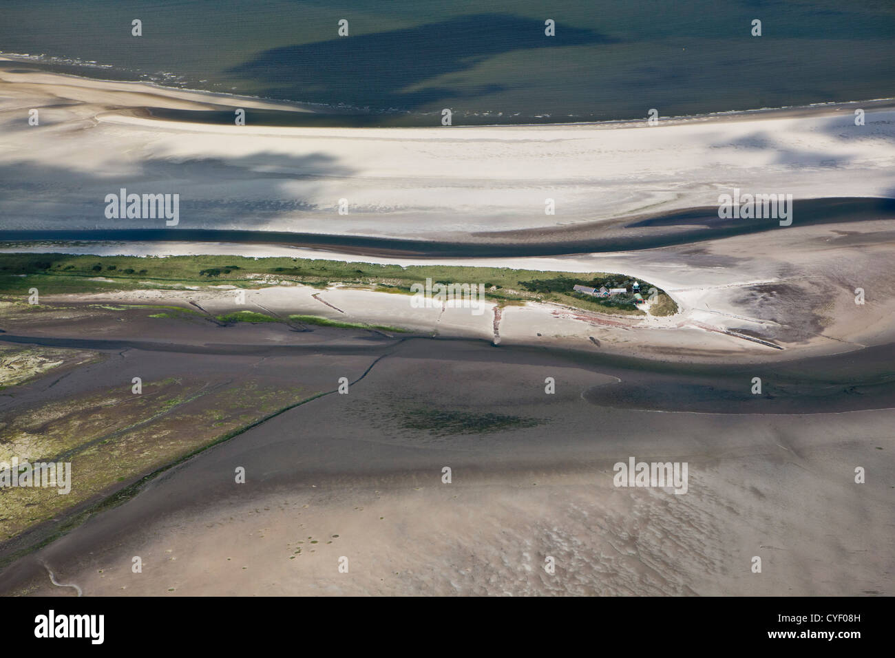 Isla llamada Rottumerplaat. Parte de las islas del Mar de Wadden. Sitio de Patrimonio Mundial de la UNESCO. Las tierras pantanosas, pisos de lodo. Antena. Foto de stock