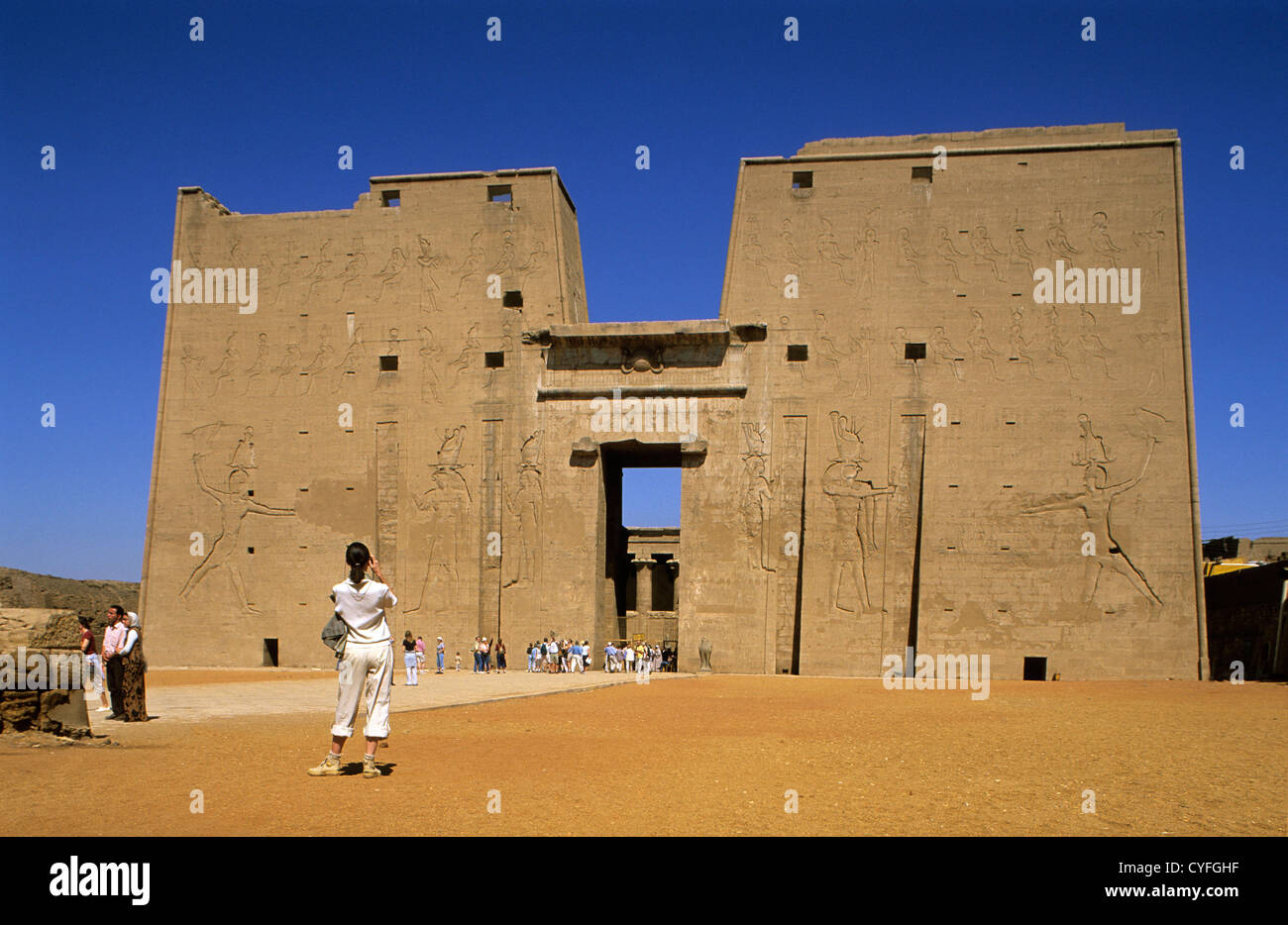 Egipto. Edfu. El templo de Horus. Foto de stock