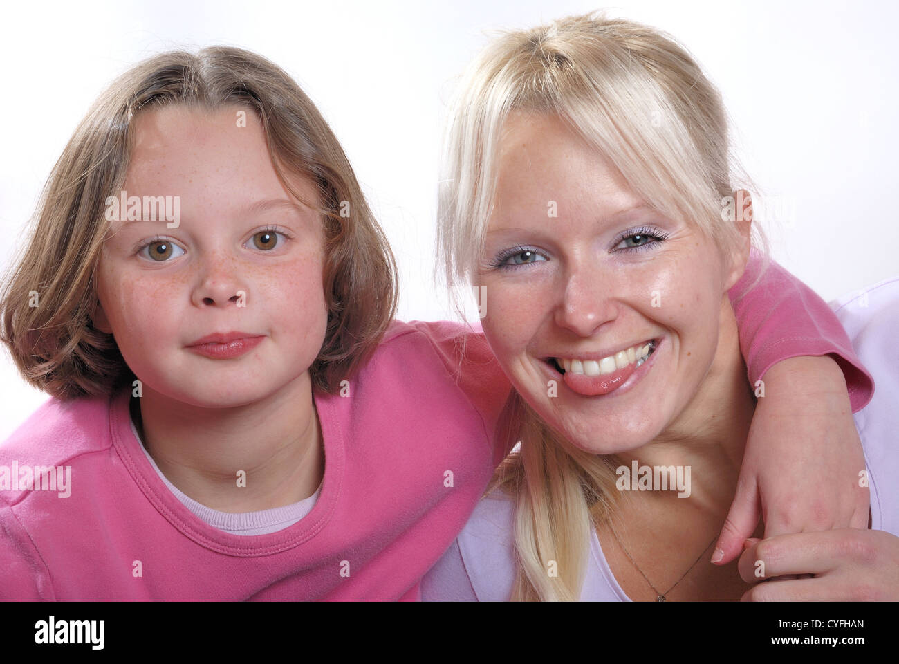 La complicidad entre madre e hija Foto de stock