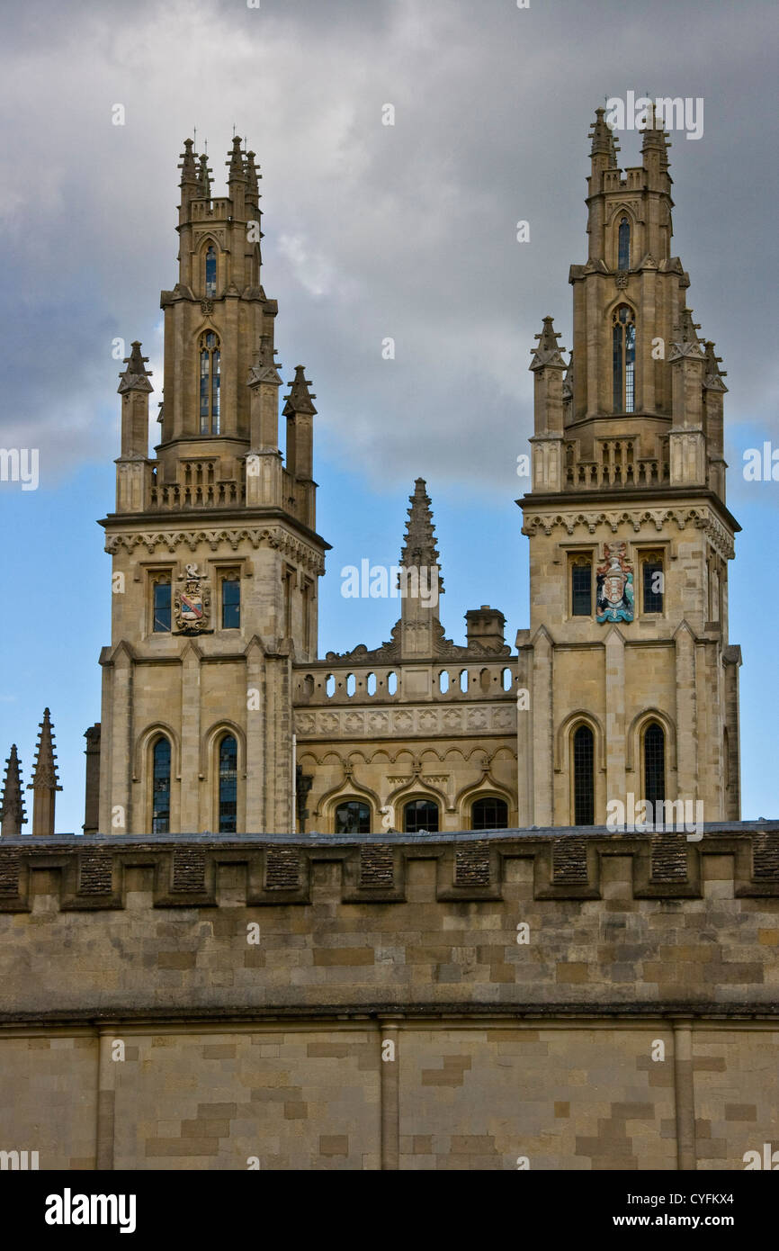 Torres gemelas de All Souls College ganado Calle Oxford Oxfordshire Inglaterra Europa Foto de stock