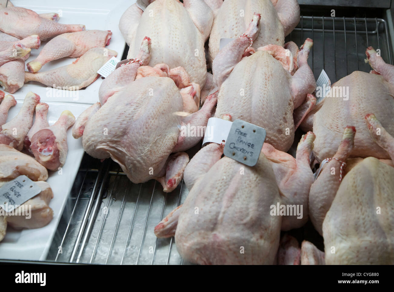 Intervalo libre de pollos en venta Suffolk Wherstead Food Hall, cerca de Ipswich, Suffolk, Inglaterra Foto de stock