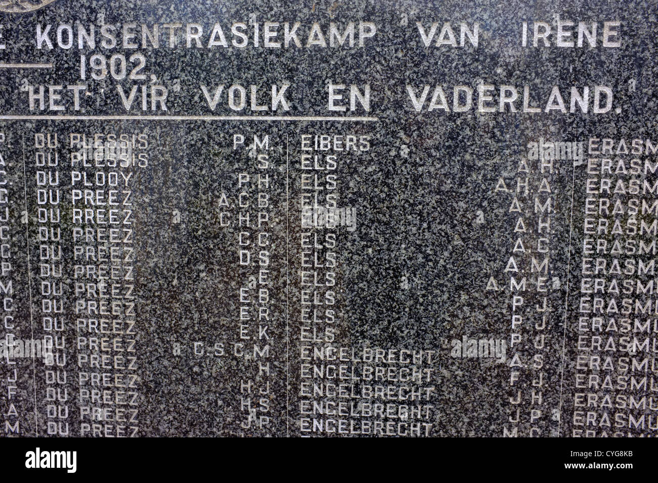 Nombres enumerados en afrikaans de Irene memorial del campo de concentración en Sudáfrica. Foto de stock