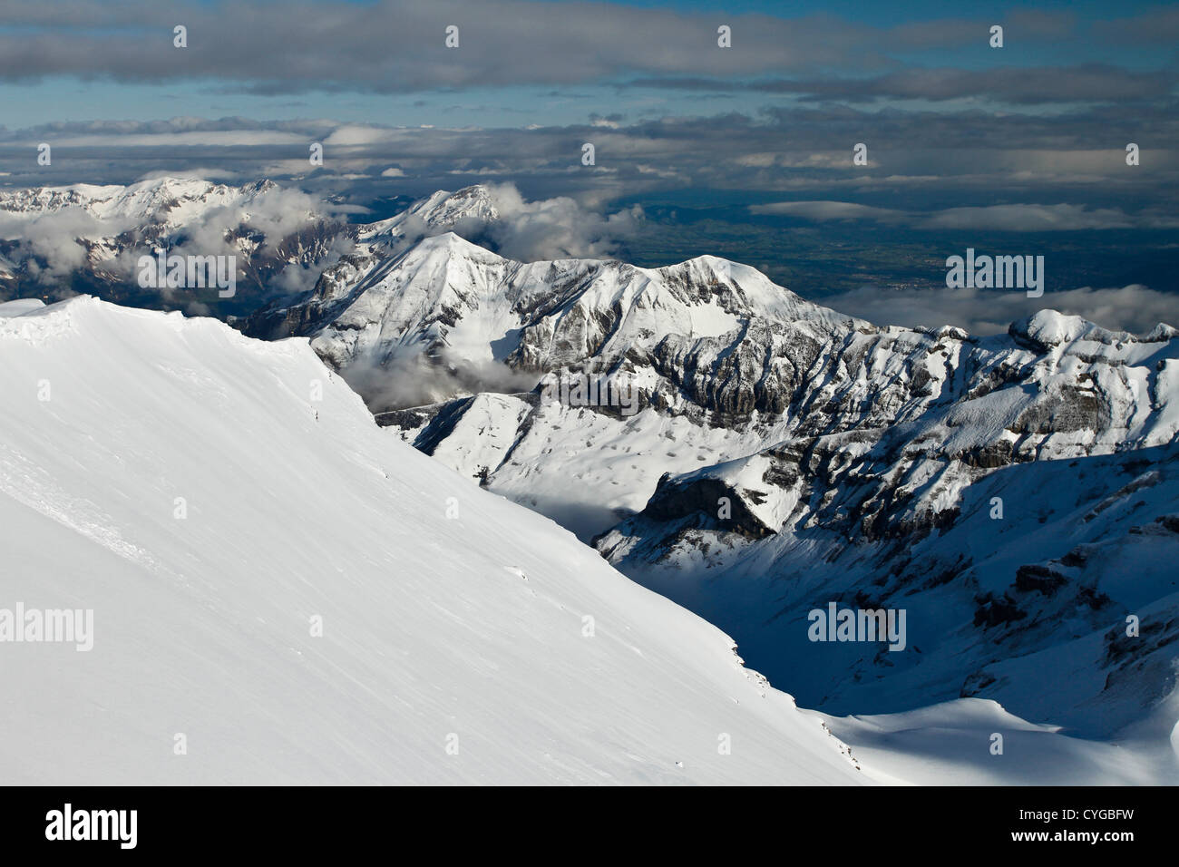 Alpes Suizos, Berner Oberland. Vistas desde Piz Gloria en la cima de la montaña Schilthorn Foto de stock