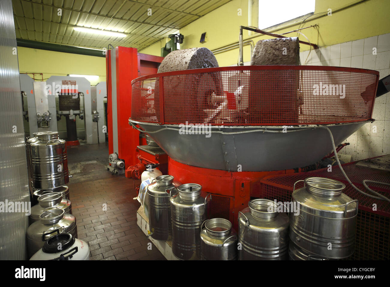 Máquina de prensa de aceite fotografías e imágenes de alta resolución -  Alamy
