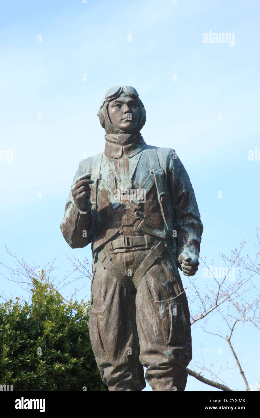 Estatua de piloto kamikaze suicida en el Parque de la paz Chiran, Kagoshima Foto de stock