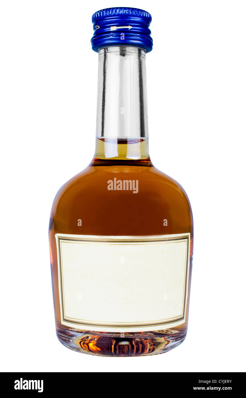 Botella de Brandy aislado sobre fondo blanco. Foto de stock