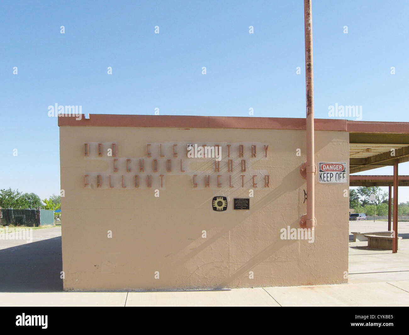 Abo Elementary School y Fallout Shelter, ubicado en 1802 West Center