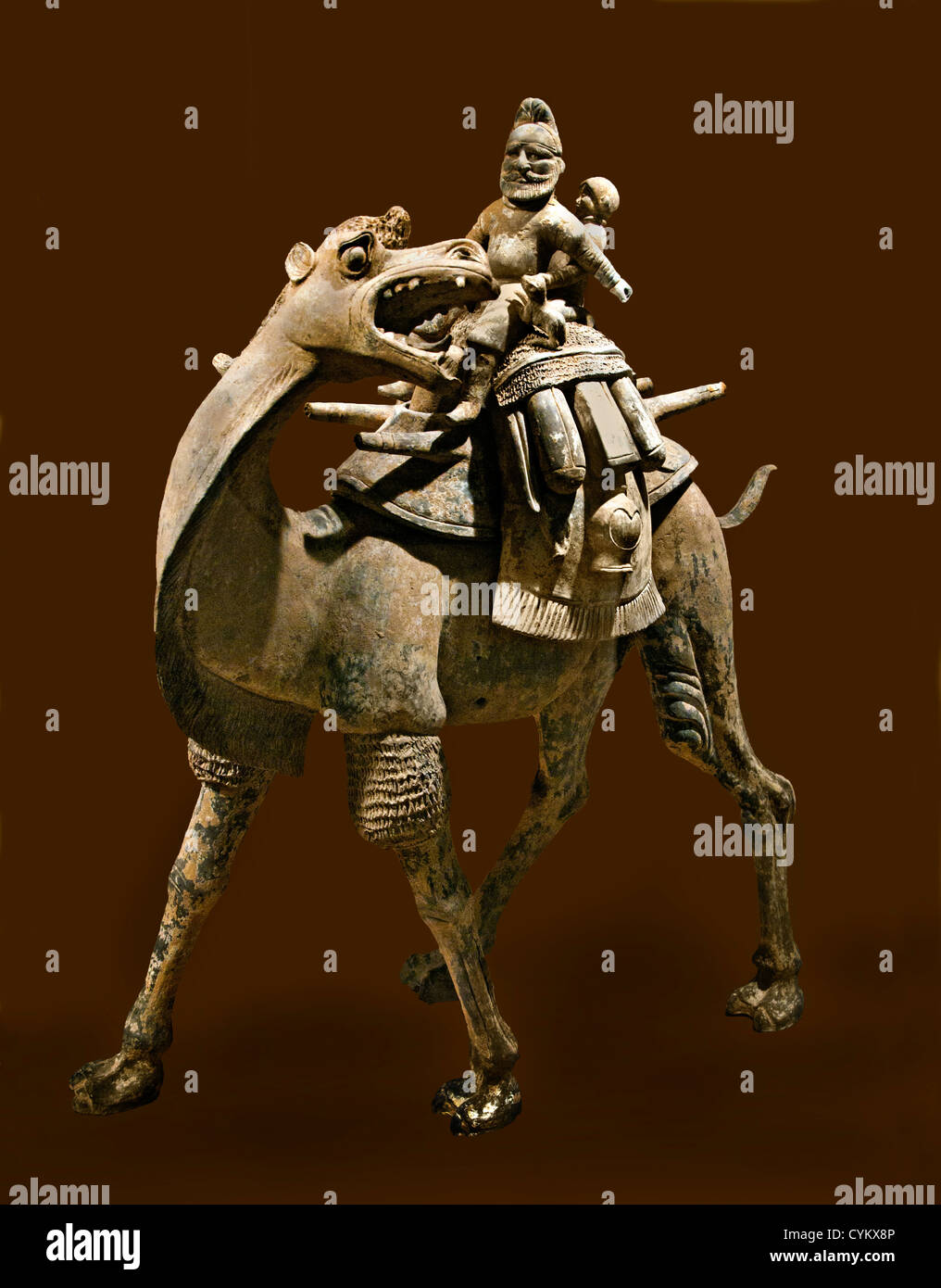 Y los jinetes de camellos de la dinastía Tang de China del siglo VII Loza Foto de stock