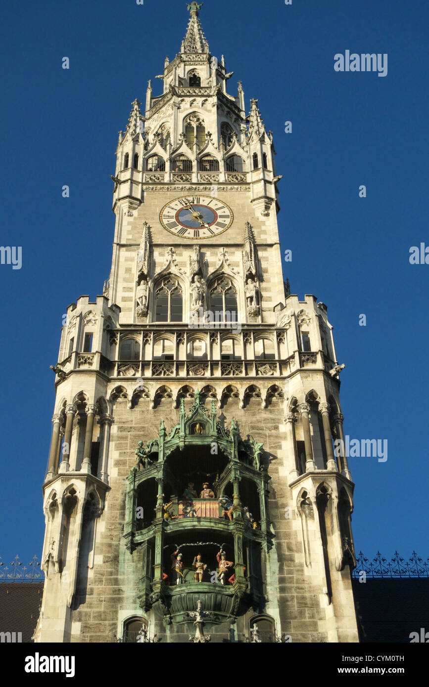 Glockenspiel Marienplatz, en el centro de Múnich Foto de stock