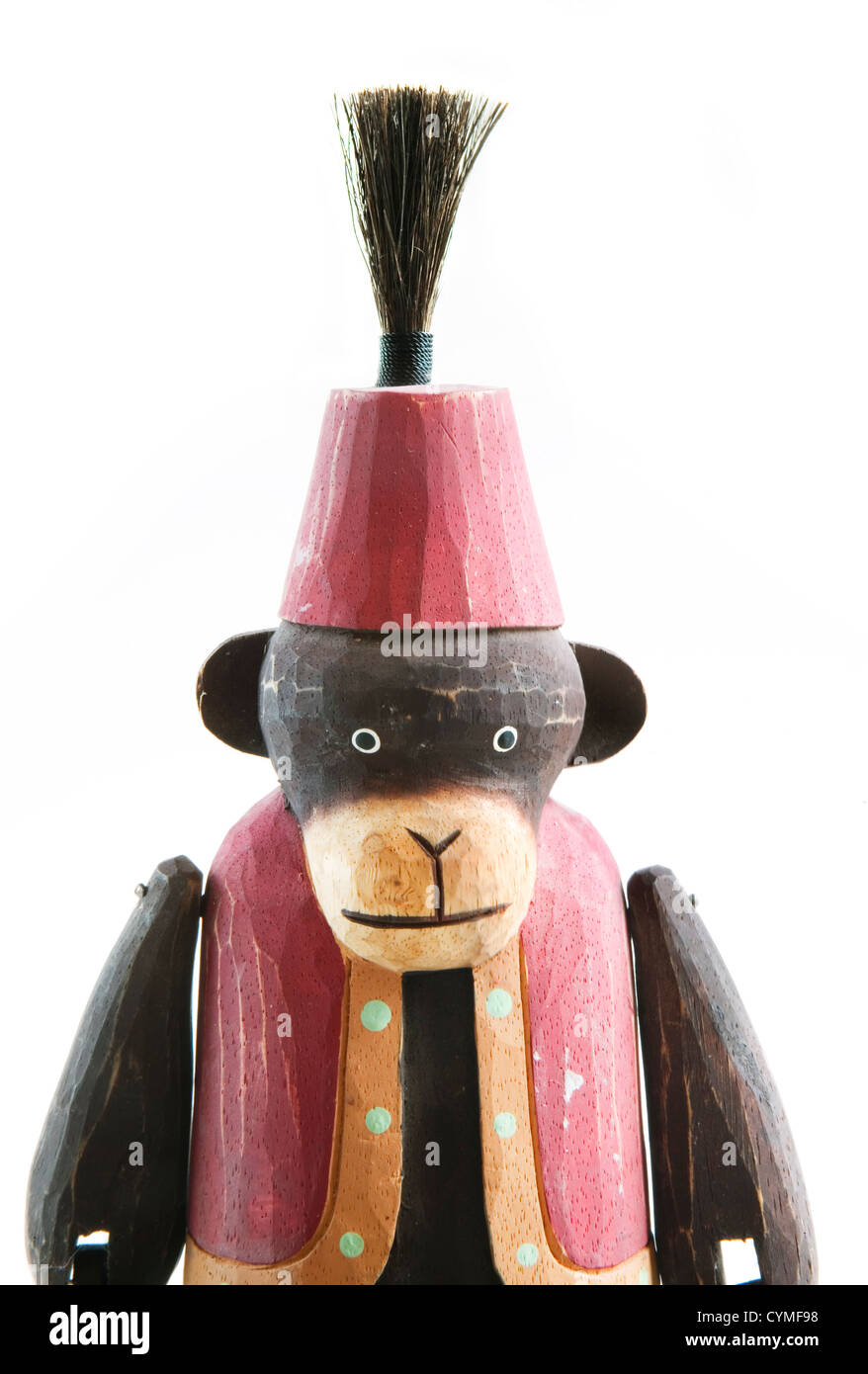 Mono de madera en un chaleco y fez plano medio aislado en blanco puro  Fotografía de stock - Alamy
